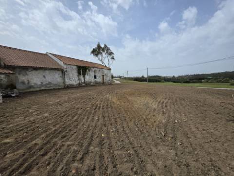 Terreno 1840 m2 com Habitação para recuperar