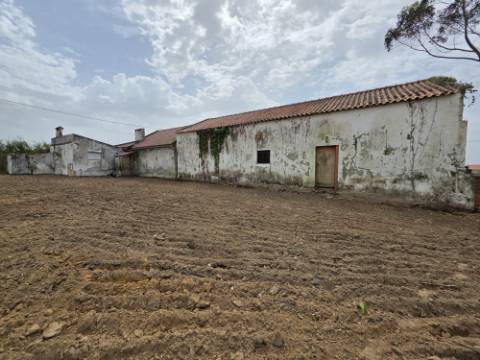 Terreno 1840 m2 com Habitação para recuperar