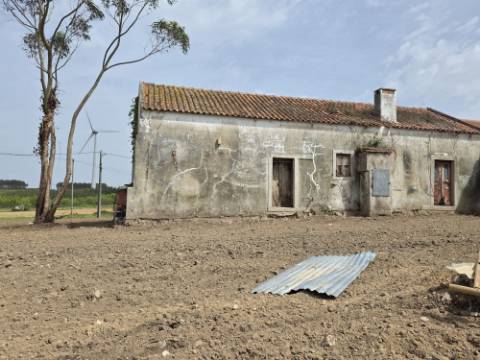 Terreno 1840 m2 com Habitação para recuperar