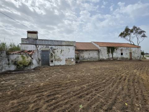 Terreno 1840 m2 com Habitação para recuperar