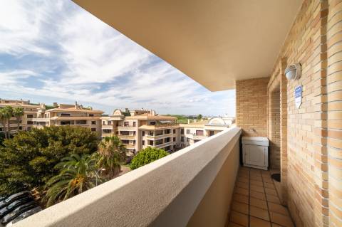 Exclusivo Apartamento T5 no Real Forte com Vista Panorâmica sobre o Rio Tejo