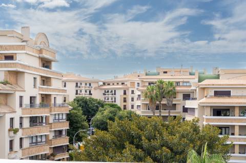 Exclusivo Apartamento T5 no Real Forte com Vista Panorâmica sobre o Rio Tejo
