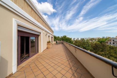 Exclusivo Apartamento T5 no Real Forte com Vista Panorâmica sobre o Rio Tejo