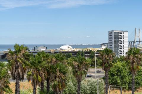 Exclusivo Apartamento T5 no Real Forte com Vista Panorâmica sobre o Rio Tejo