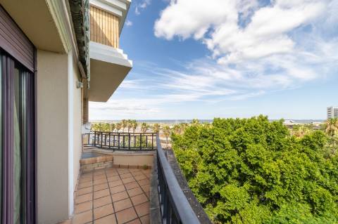 Exclusivo Apartamento T5 no Real Forte com Vista Panorâmica sobre o Rio Tejo