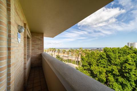 Exclusivo Apartamento T5 no Real Forte com Vista Panorâmica sobre o Rio Tejo