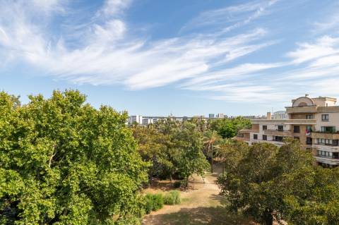 Exclusivo Apartamento T5 no Real Forte com Vista Panorâmica sobre o Rio Tejo
