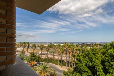 Exclusivo Apartamento T5 no Real Forte com Vista Panorâmica sobre o Rio Tejo