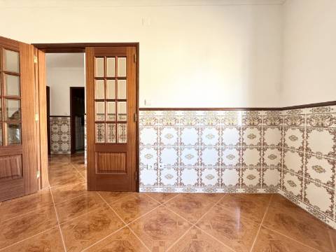 Moradia T3 com Garagem para Autocaravana, próxima das Praias de Peniche