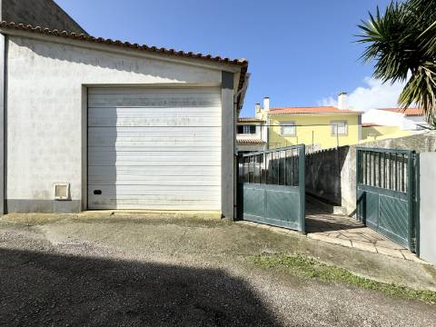 Moradia T3 com Garagem para Autocaravana, próxima das Praias de Peniche