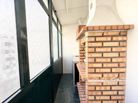 Moradia T3 com Garagem para Autocaravana, próxima das Praias de Peniche