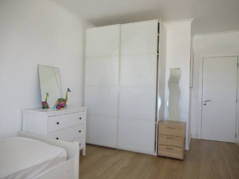 T2 Mobilado junto ao Metro, com Garagem