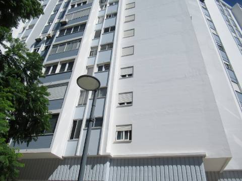 T2 Mobilado junto ao Metro, com Garagem