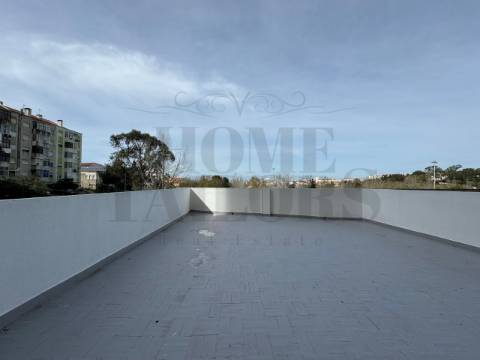 Loja Ampla Com Terraço No Barreiro