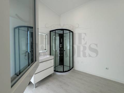 Loja Ampla Com Terraço No Barreiro