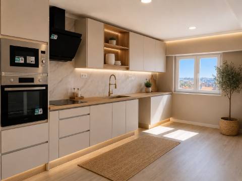 Apartamento T4 Totalmente Remodelado na Amora