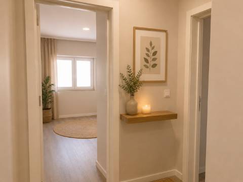 Apartamento T4 Totalmente Remodelado na Amora