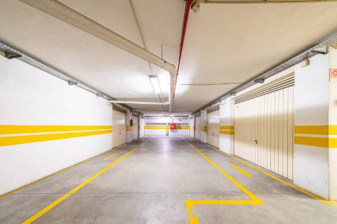 Exclusivo Apartamento T5 no Real Forte com Vista Panorâmica sobre o Rio Tejo