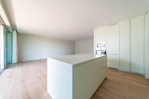 Apartamento T3 Novo no Exclusivo Condomínio MONVIEW- Miraflores
