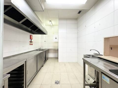 Arrendamento Loja localizada em zona Prime de Telheiras