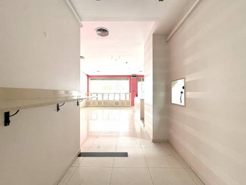 Arrendamento Loja localizada em zona Prime de Telheiras