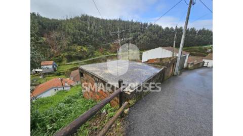 Moradia T2 em ruínas para reconstruir, com 120m2...