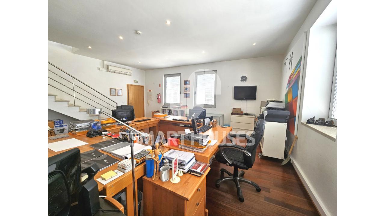 Escritório duplex localizado no centro de...