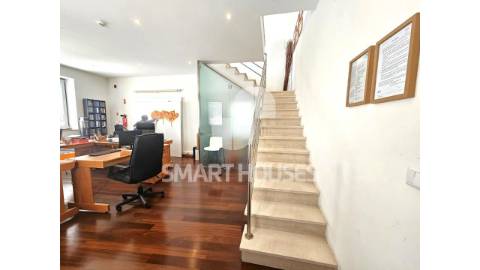 Escritório duplex localizado no centro de...