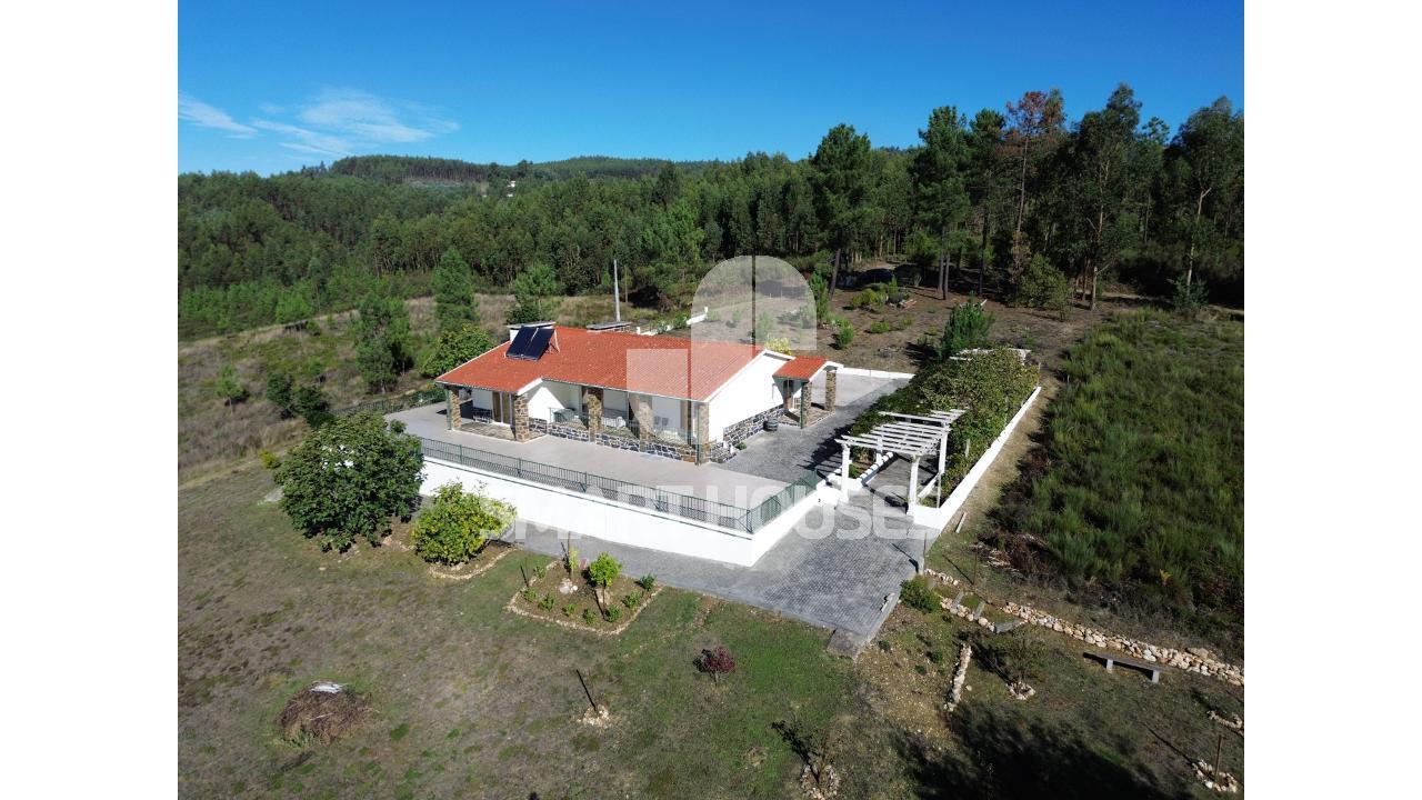 Moradia T3 em Casal de S. João, em terreno vedado...