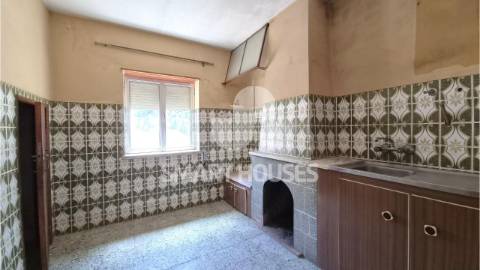 Moradia T4 no Soito da Ruiva (Pomares, Arganil)...