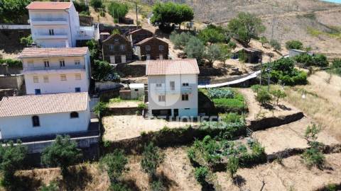 Moradia T4 no Soito da Ruiva (Pomares, Arganil)...