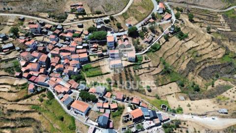 Moradia T4 no Soito da Ruiva (Pomares, Arganil)...