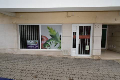 Loja com excelente área, em Vila Nova da Barquinha