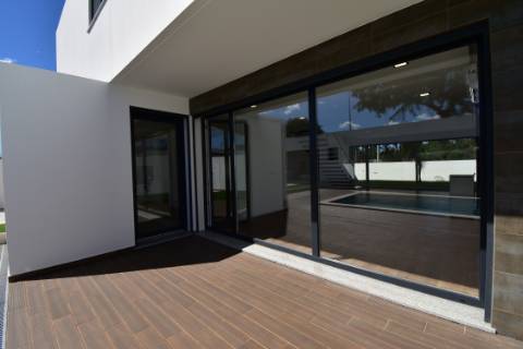 Moradia M5, isolada, com Piscina
