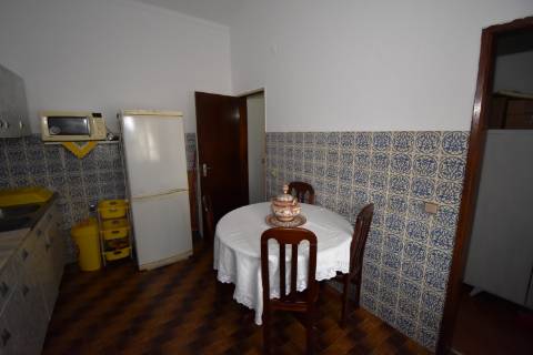 Apartamento T2, 2º andar a cerca de 12 minutos da estação de comboios no Entroncamento