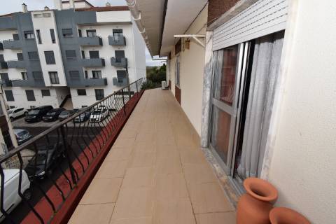 Apartamento T2, 2º andar a cerca de 12 minutos da estação de comboios no Entroncamento