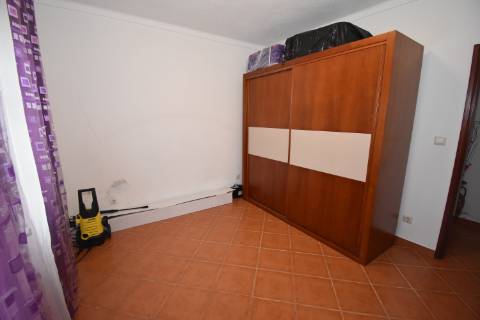 Conjunto de 2 terrenos rústicos com moradia térrea T2 localizado nas Mouriscas