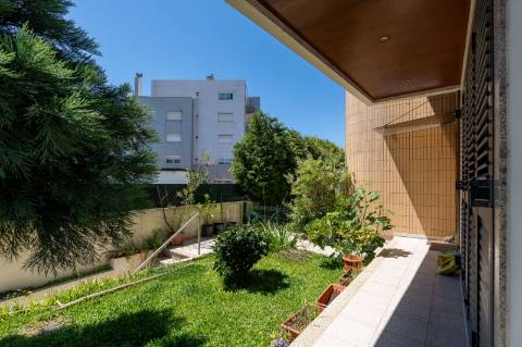 Moradia T4 em Custóias