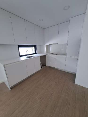 Apartamento T3 com Terraço no R/Chão em Esgueira, Aveiro