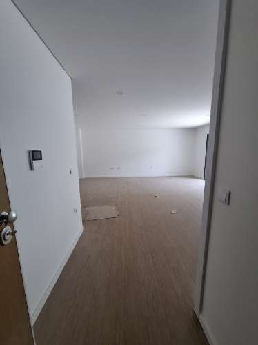 Apartamento T3 com Terraço no R/Chão em Esgueira, Aveiro