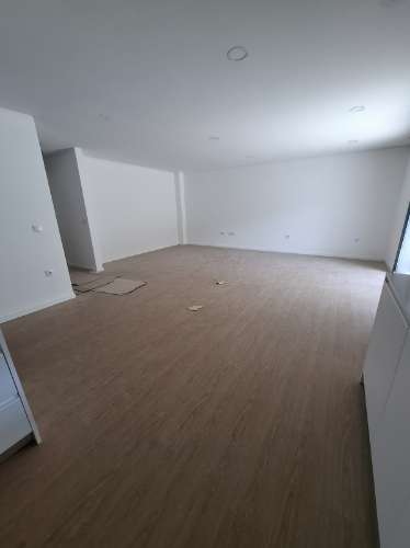 Apartamento T3 com Terraço no R/Chão em Esgueira, Aveiro