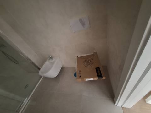 Apartamento T3 com Terraço no R/Chão em Esgueira, Aveiro