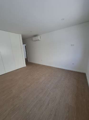 Apartamento T3 com Terraço no R/Chão em Esgueira, Aveiro