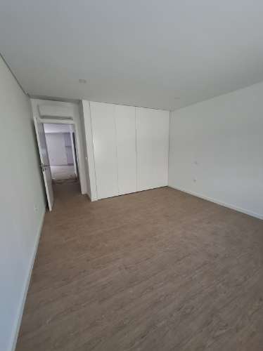 Apartamento T3 com Terraço no R/Chão em Esgueira, Aveiro