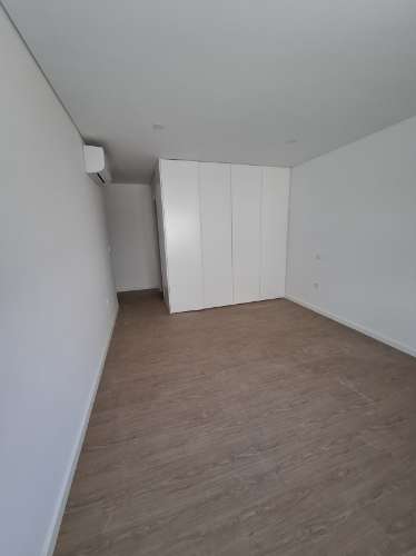 Apartamento T3 com Terraço no R/Chão em Esgueira, Aveiro