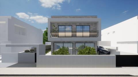 Moradia T4 geminada pela garagem de gaveto com 3 frentes à venda em Esgueira