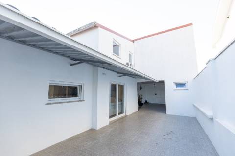 Moradia T4 independente à venda em Ílhavo