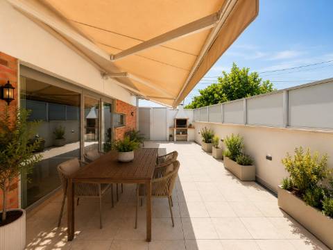 Moradia T4 Geminada em Aradas