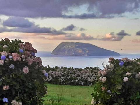 VENDA de MORADIA + Apartamento com vista mar - Cedros, Santa Cruz das Flores, Ilha das Flores, Açores
