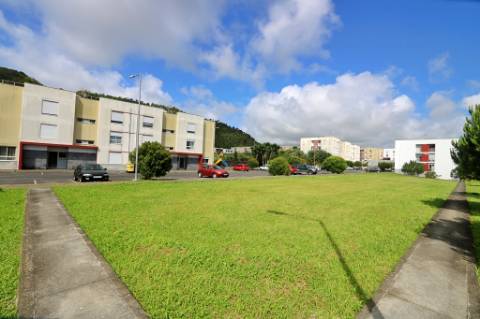 VENDA de LOTE para construção de edifício - Livramento, Ponta Delgada, Ilha de São Miguel, Açores